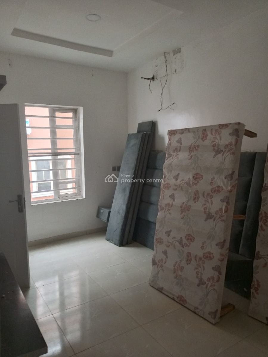 Neatly Used 2 Bedroom Flat First Floor, Ologolo, Lekki, Lagos, Flat / Apartment for Sale