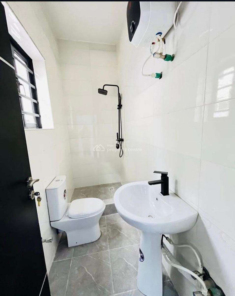 Spacious 2.bedroom Apartment Available, Secound Tollgate Lekki, Lekki Phase 2, Lekki, Lagos, Flat / Apartment for Sale
