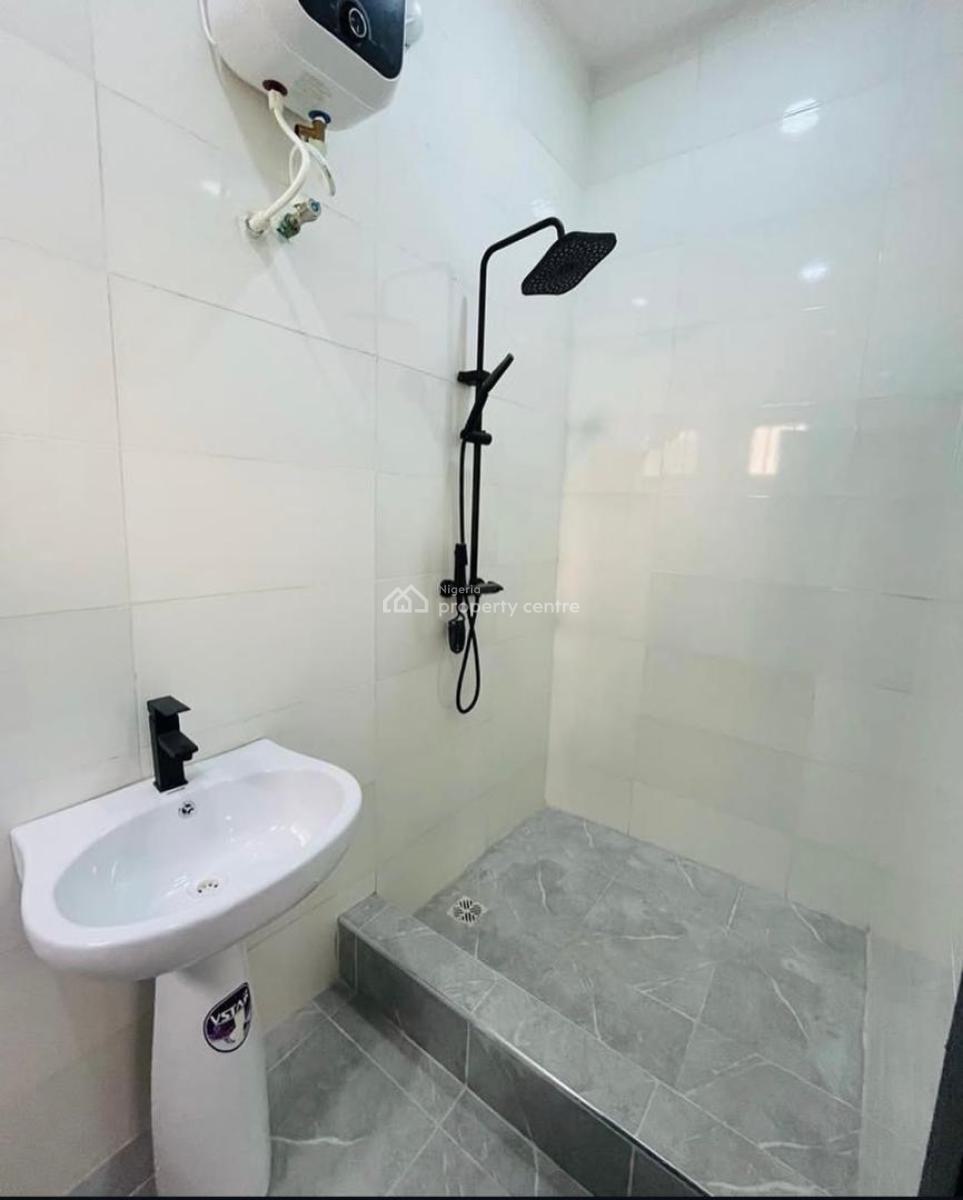 Spacious 2.bedroom Apartment Available, Secound Tollgate Lekki, Lekki Phase 2, Lekki, Lagos, Flat / Apartment for Sale