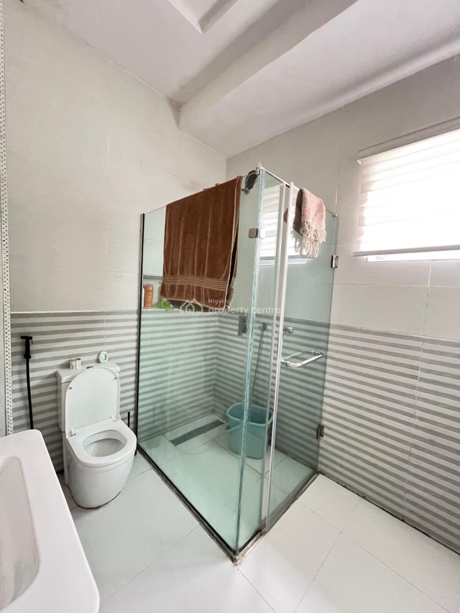 Distress Fully Furnished 2 Bedroom Apartment Bedroom with Bq, Potential Income Generating Luxury Apartment in Ologolo, Lekki, Lagos, Flat / Apartment for Sale