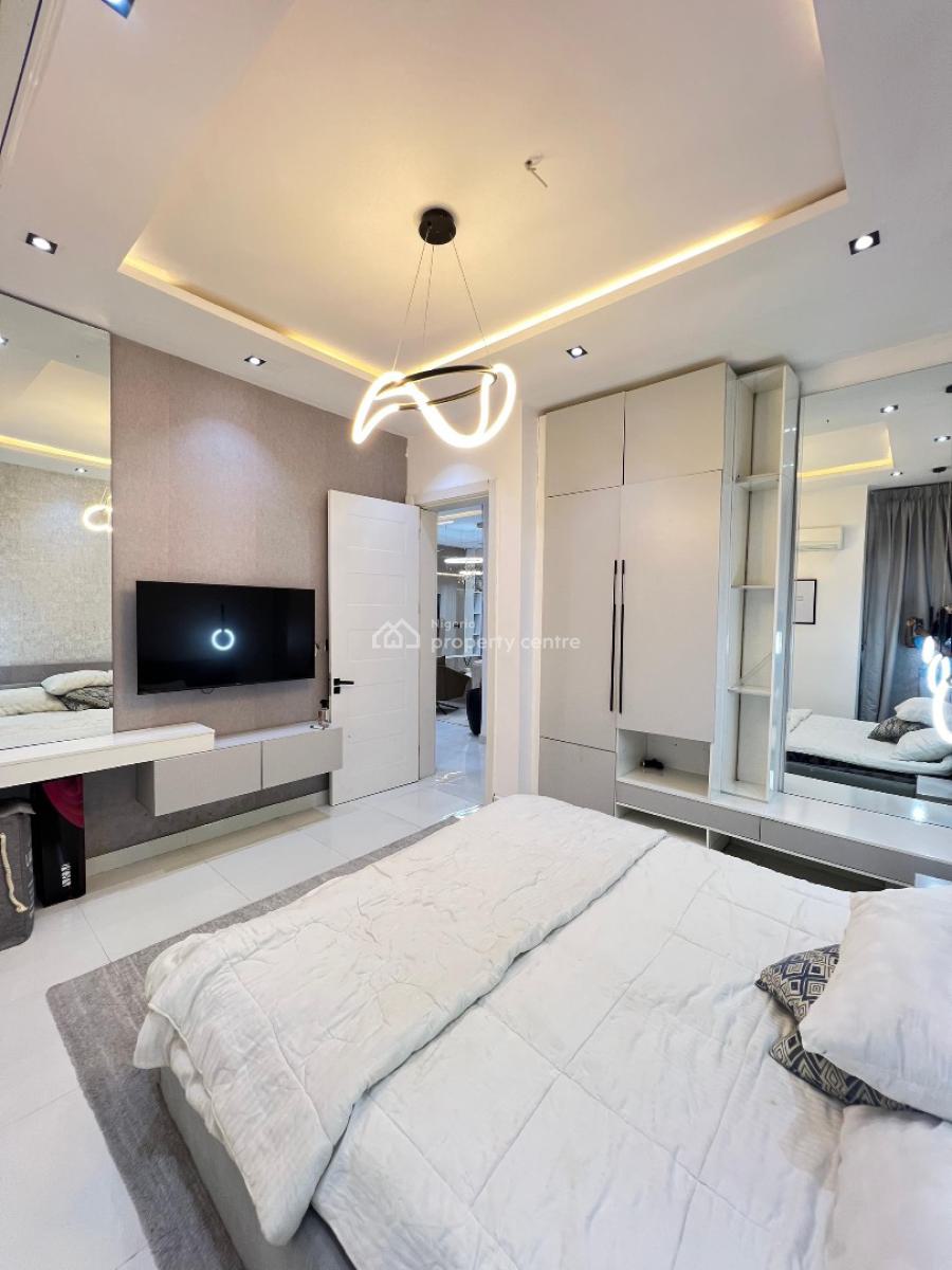 Distress Fully Furnished 2 Bedroom Apartment Bedroom with Bq, Potential Income Generating Luxury Apartment in Ologolo, Lekki, Lagos, Flat / Apartment for Sale