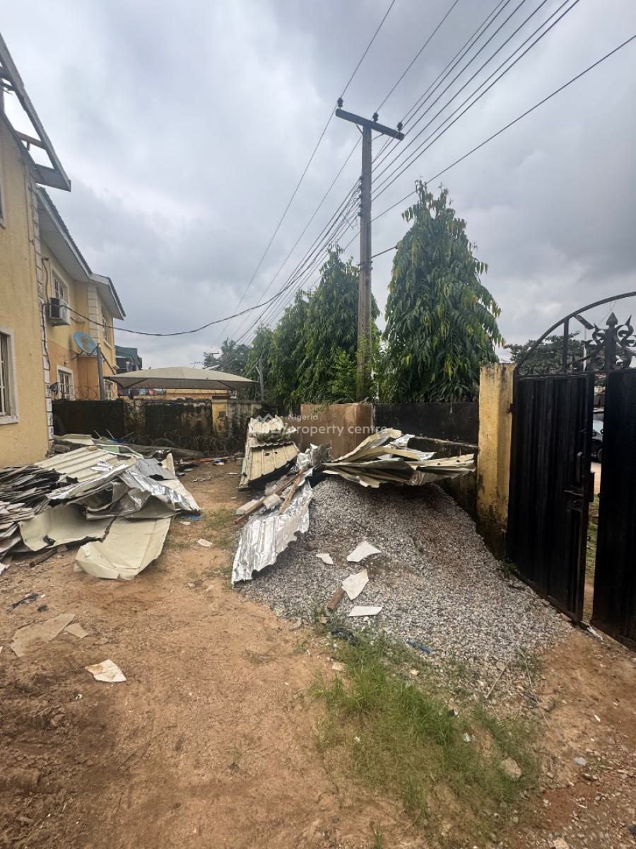 Old Dilapidated 4beds Duplex Along Major Busy Way, Kado Estate, Kado, Abuja, Commercial Property for Sale