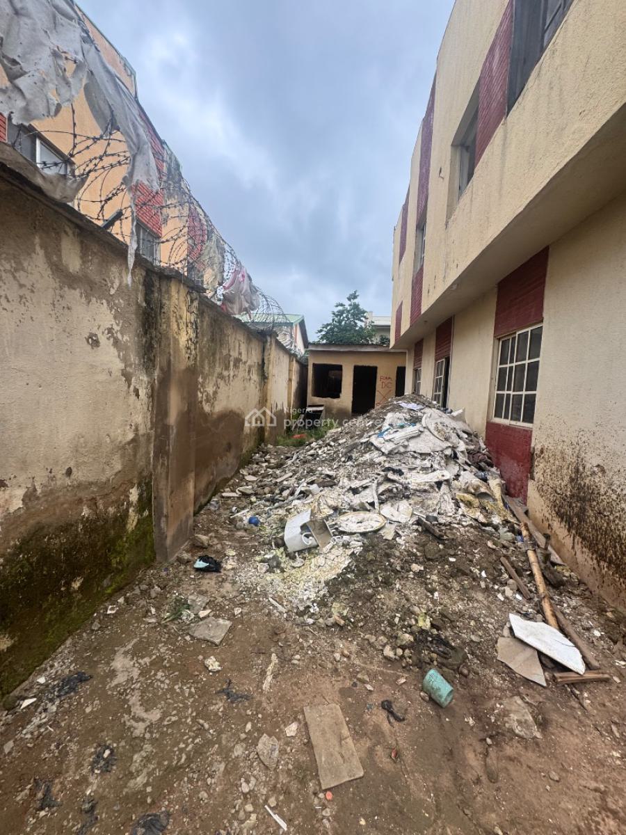 Old Dilapidated 4beds Duplex Along Major Busy Way, Kado Estate, Kado, Abuja, Commercial Property for Sale