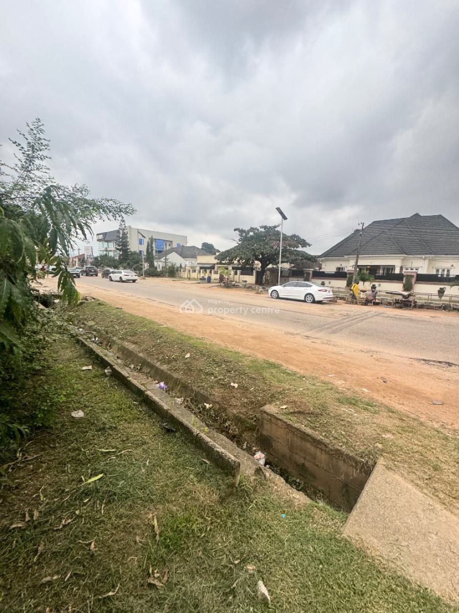 Old Dilapidated 4beds Duplex Along Major Busy Way, Kado Estate, Kado, Abuja, Commercial Property for Sale