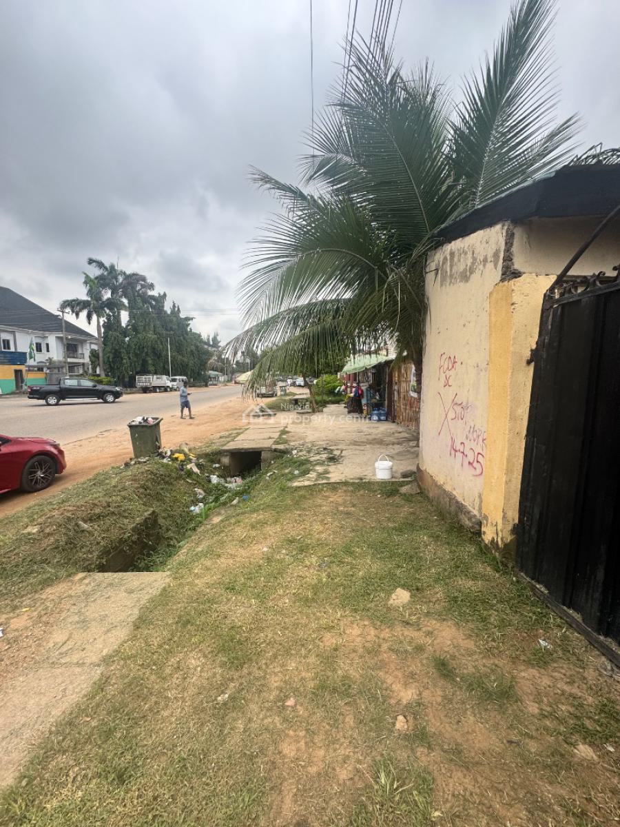 Old Dilapidated 4beds Duplex Along Major Busy Way, Kado Estate, Kado, Abuja, Commercial Property for Sale