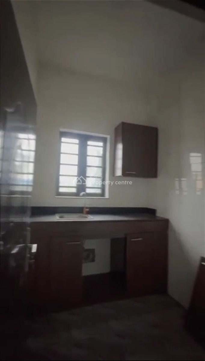Standard Ensuit 1 Bedroom Spacious Apt Upstairs, Behind Nicon Town, Lekki, Lagos, Flat / Apartment for Rent