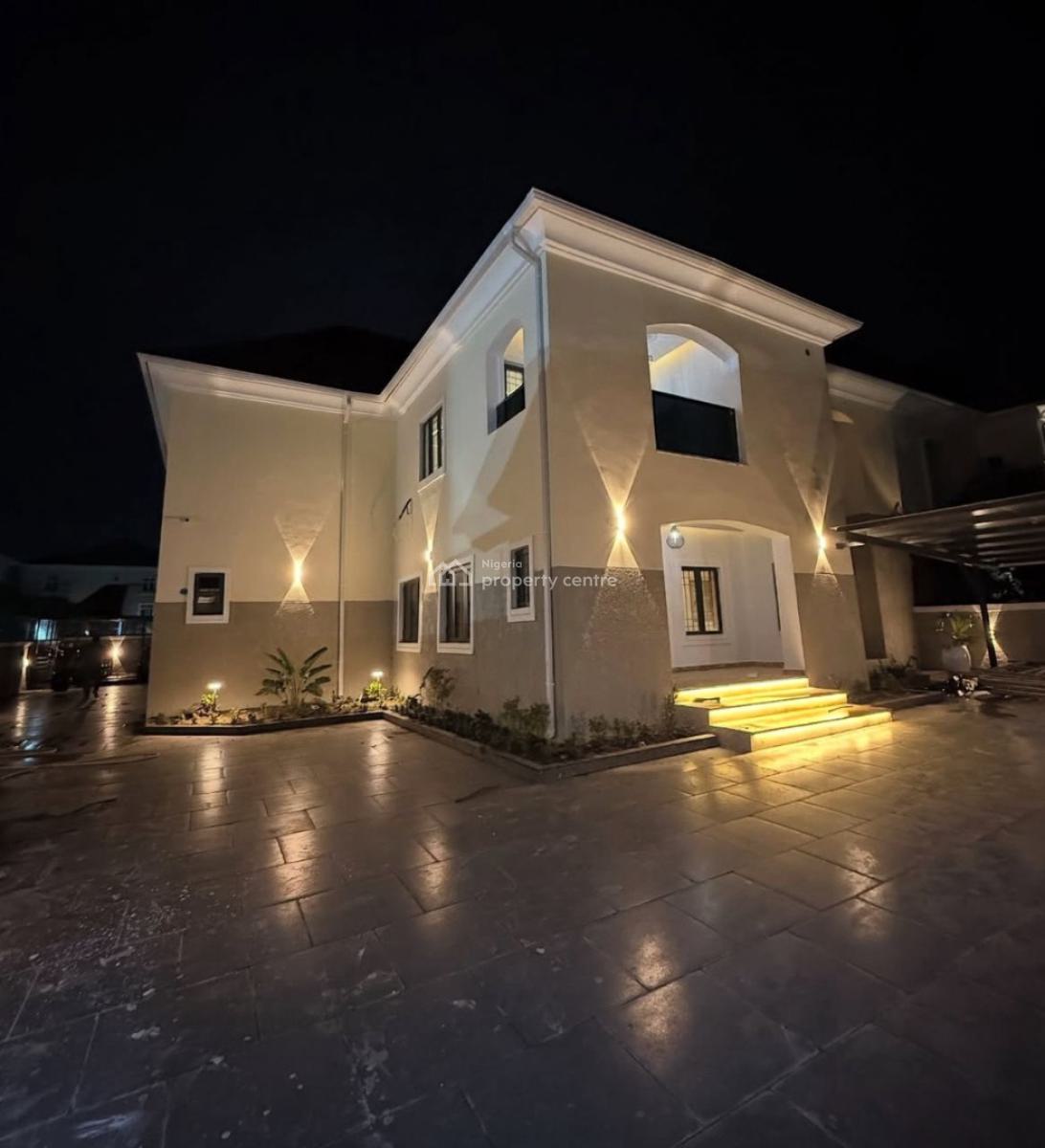 5bedrooms Semi Detached Duplex High End Finished with a Gazebo Lush Gr, Guzape District, Abuja, Semi-detached Duplex for Sale