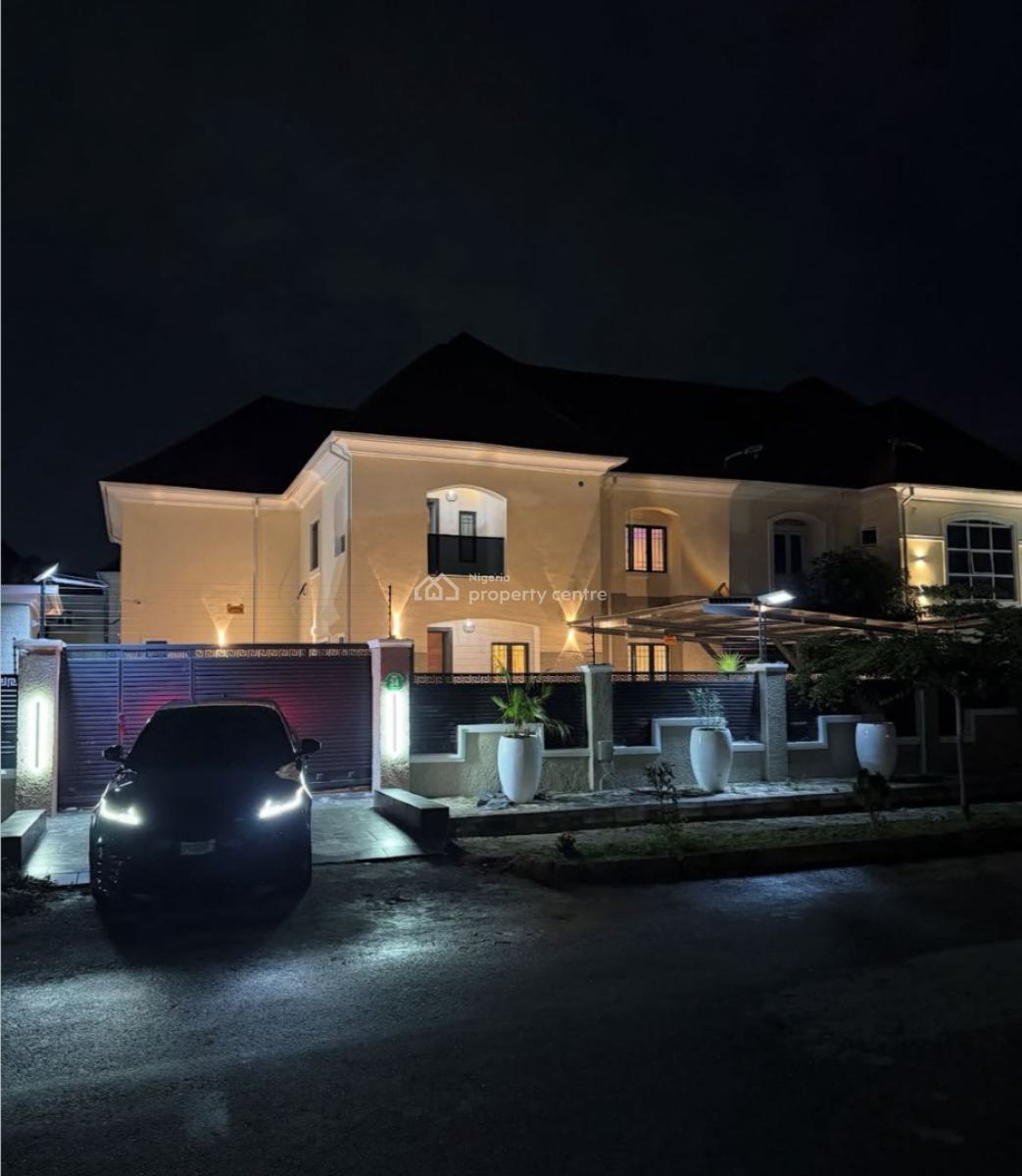 5bedrooms Semi Detached Duplex High End Finished with a Gazebo Lush Gr, Guzape District, Abuja, Semi-detached Duplex for Sale