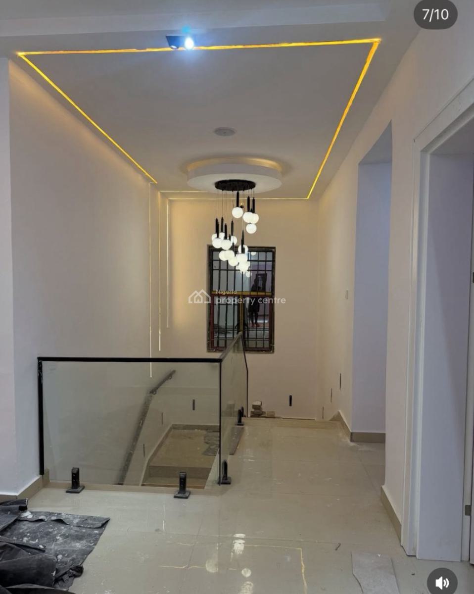 5bedrooms Semi Detached Duplex High End Finished with a Gazebo Lush Gr, Guzape District, Abuja, Semi-detached Duplex for Sale