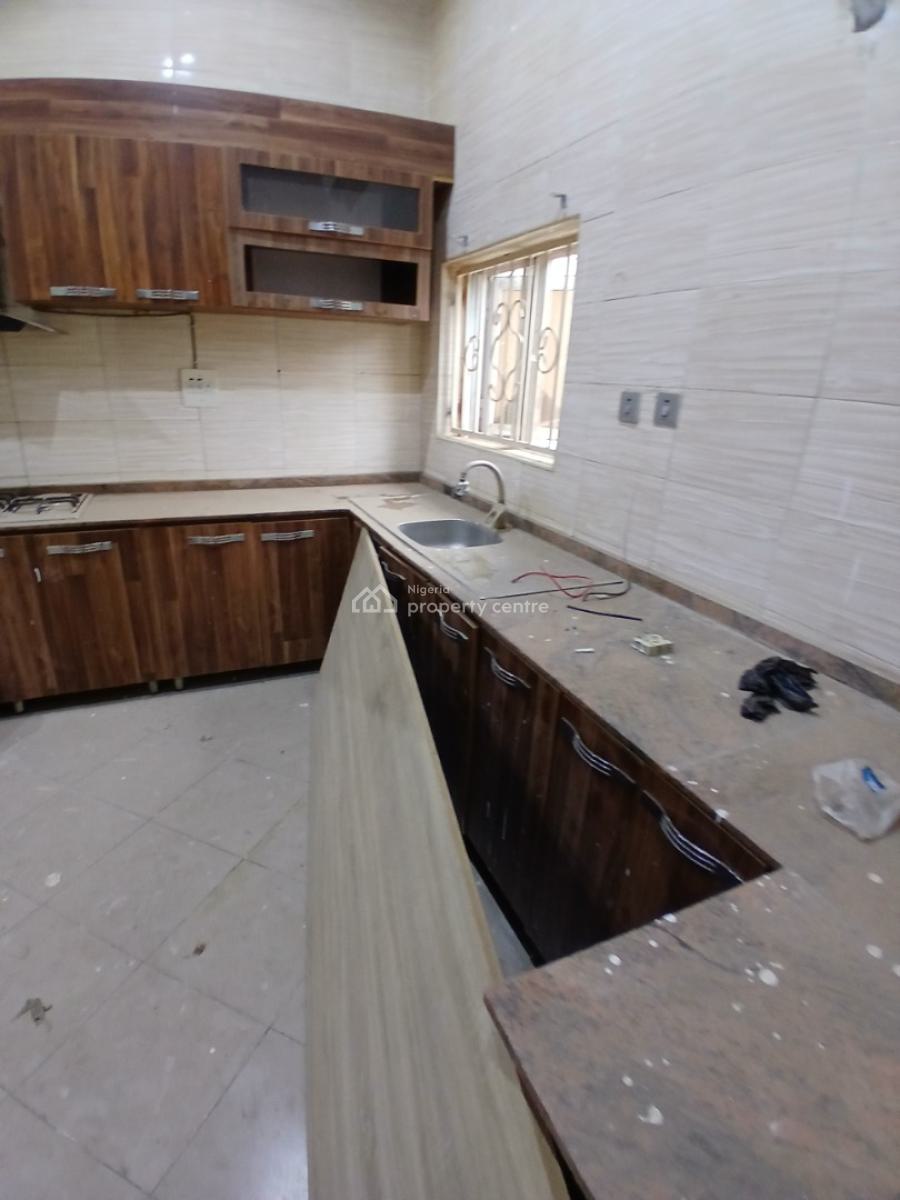Nice 5 Bedrooms Duplex, 2 Sitting, 1 Study, Guzape District, Abuja, Detached Duplex for Rent