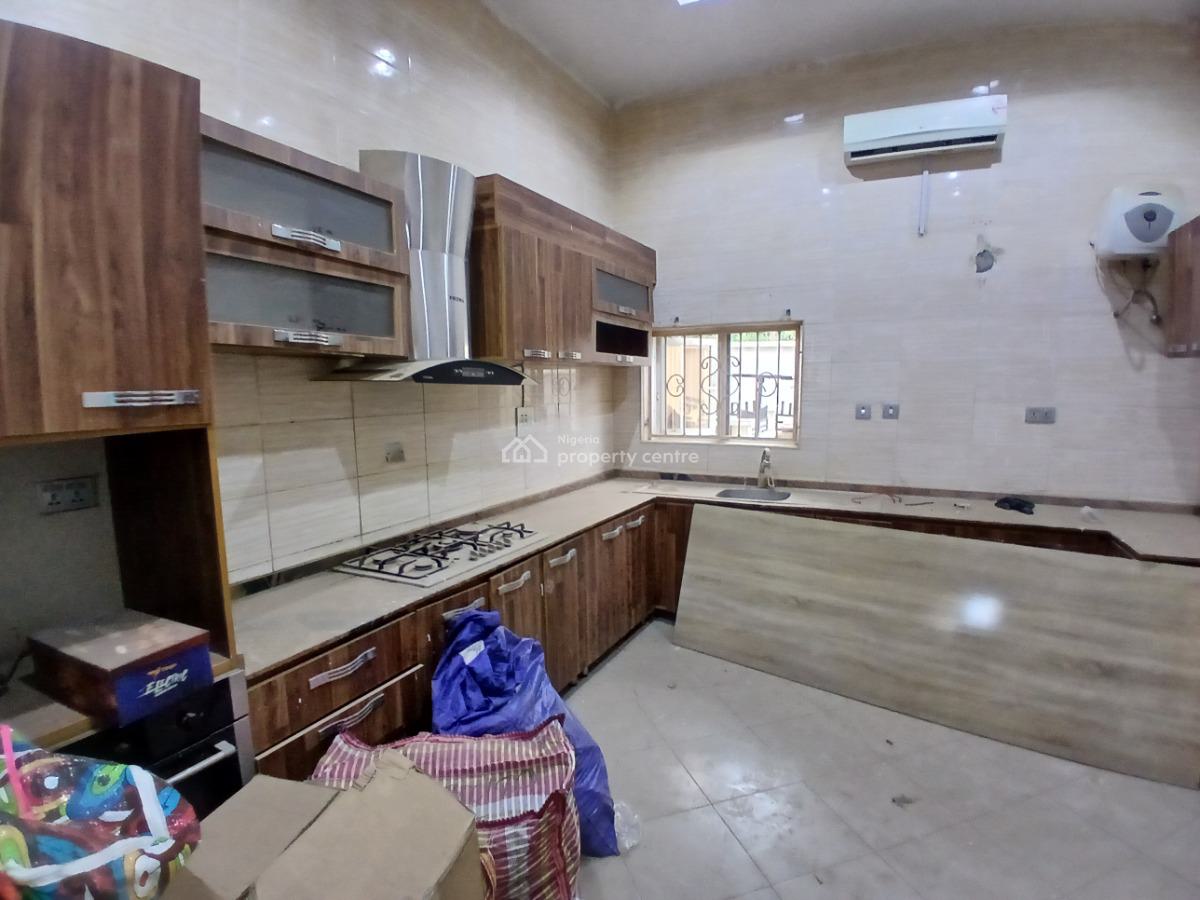 Nice 5 Bedrooms Duplex, 2 Sitting, 1 Study, Guzape District, Abuja, Detached Duplex for Rent