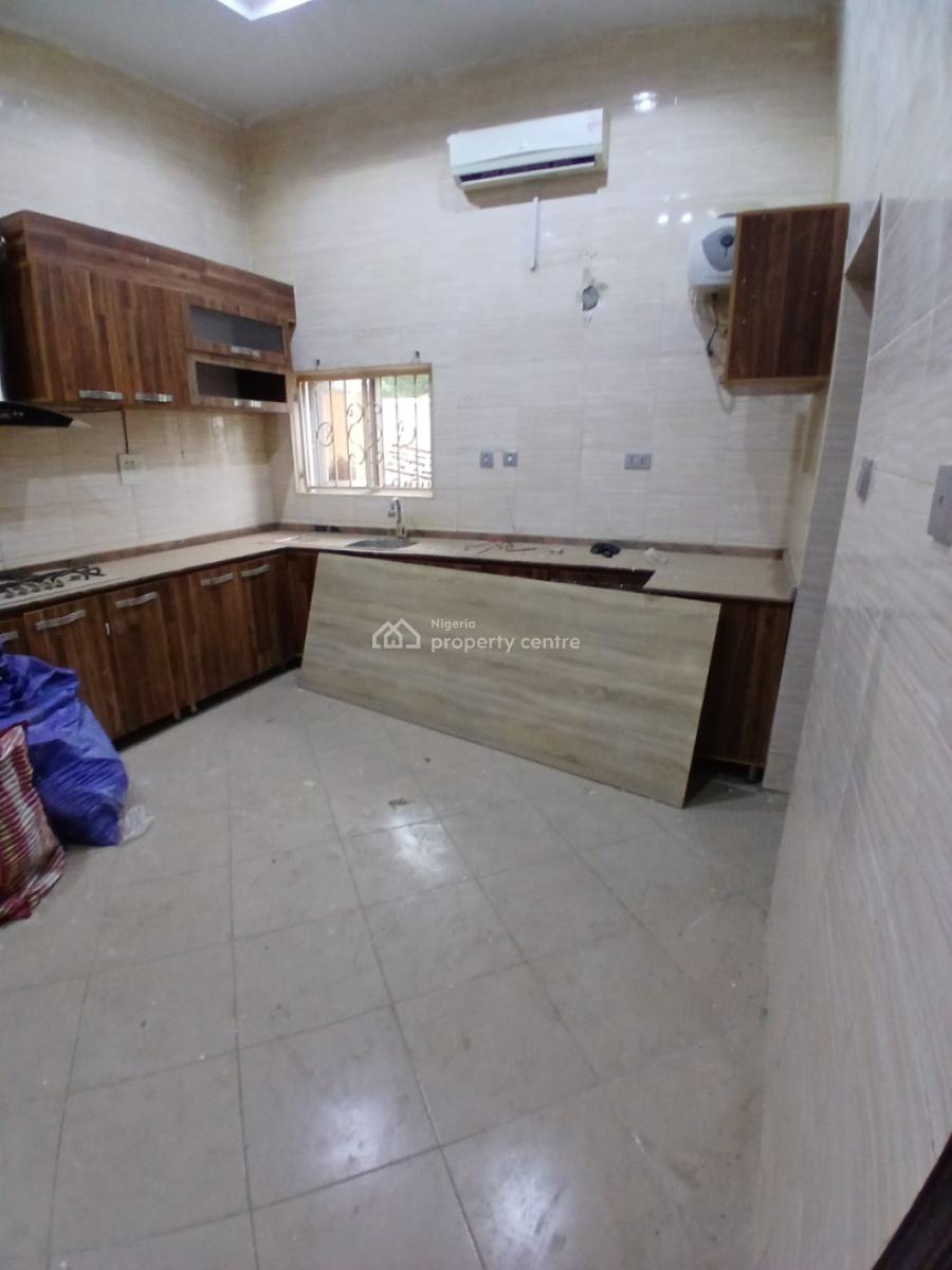 Nice 5 Bedrooms Duplex, 2 Sitting, 1 Study, Guzape District, Abuja, Detached Duplex for Rent