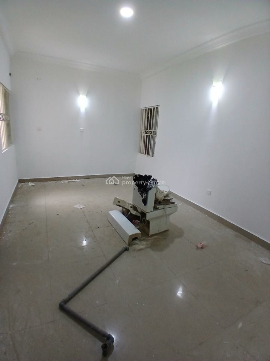 a Nice 3 Bedroom Flat with a Room Bq Attached, Guzape District, Abuja, Flat / Apartment for Rent