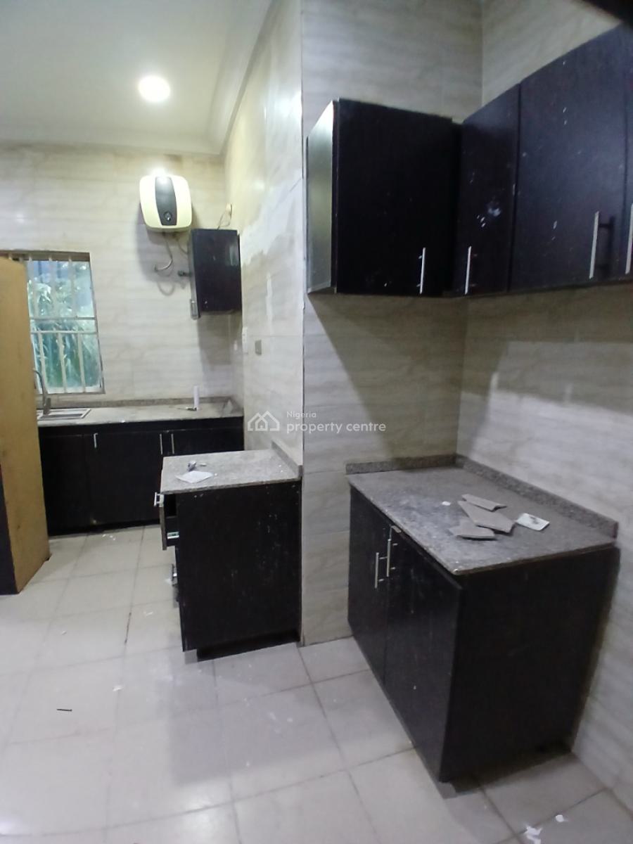a Nice 3 Bedroom Flat with a Room Bq Attached, Guzape District, Abuja, Flat / Apartment for Rent