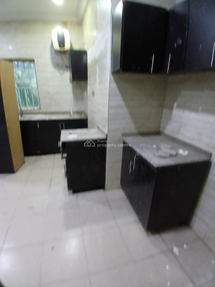 a Nice 3 Bedroom Flat with a Room Bq Attached, Guzape District, Abuja, Flat / Apartment for Rent