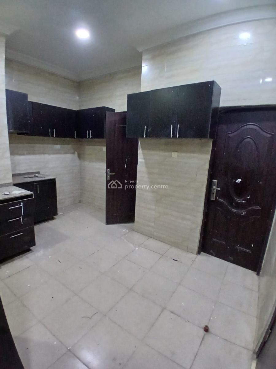 a Nice 3 Bedroom Flat with a Room Bq Attached, Guzape District, Abuja, Flat / Apartment for Rent