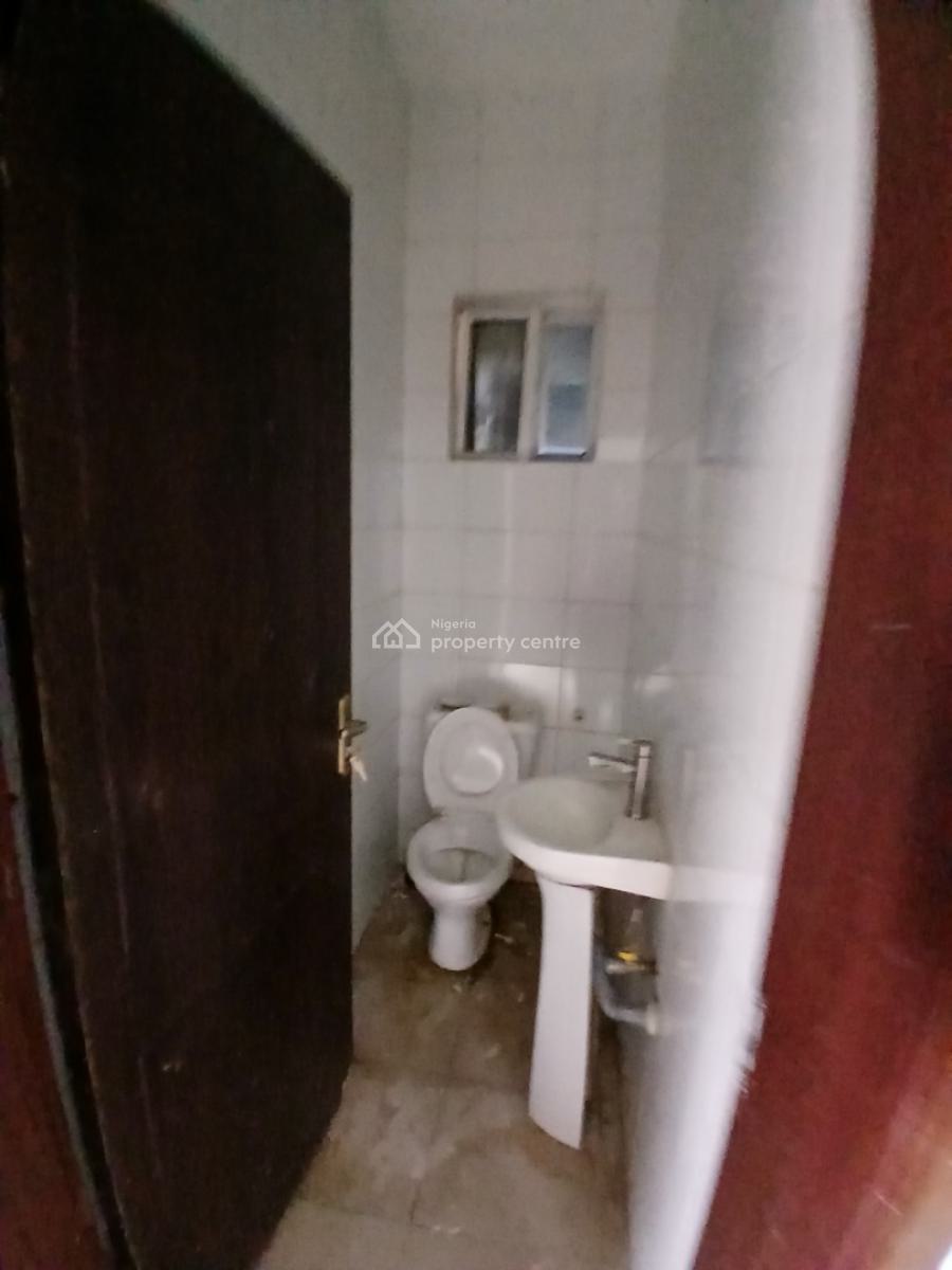 a Nice 3 Bedroom Flat with a Room Bq Attached, Guzape District, Abuja, Flat / Apartment for Rent
