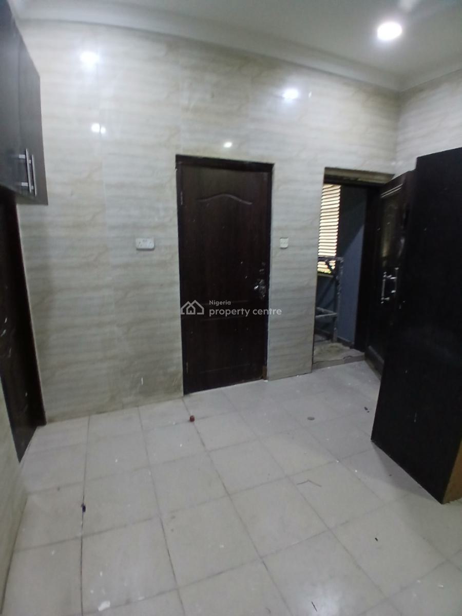 a Nice 3 Bedroom Flat with a Room Bq Attached, Guzape District, Abuja, Flat / Apartment for Rent