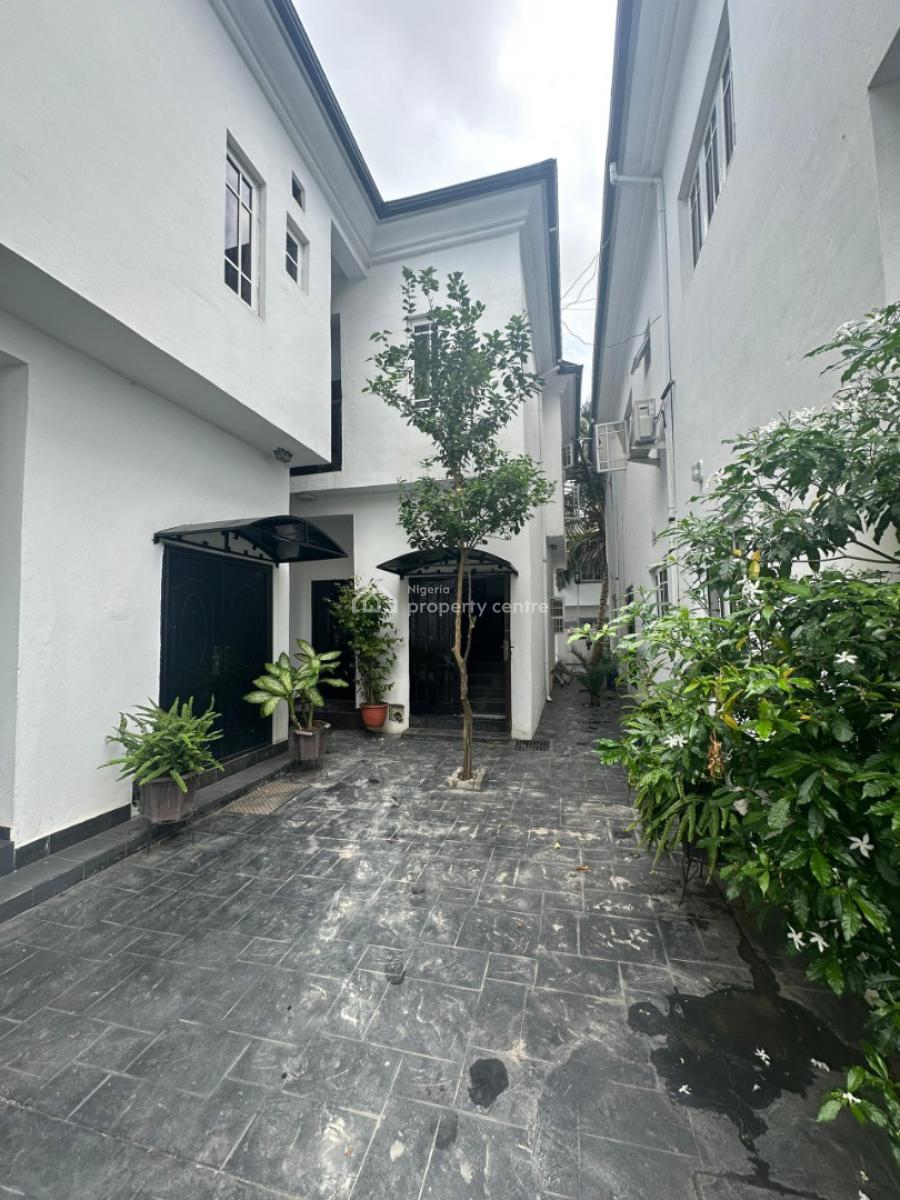 Spacious Two (2)  Units of Two (2) Bedroom Apartments., Lekki 1, Lekki, Lagos, Flat / Apartment for Rent