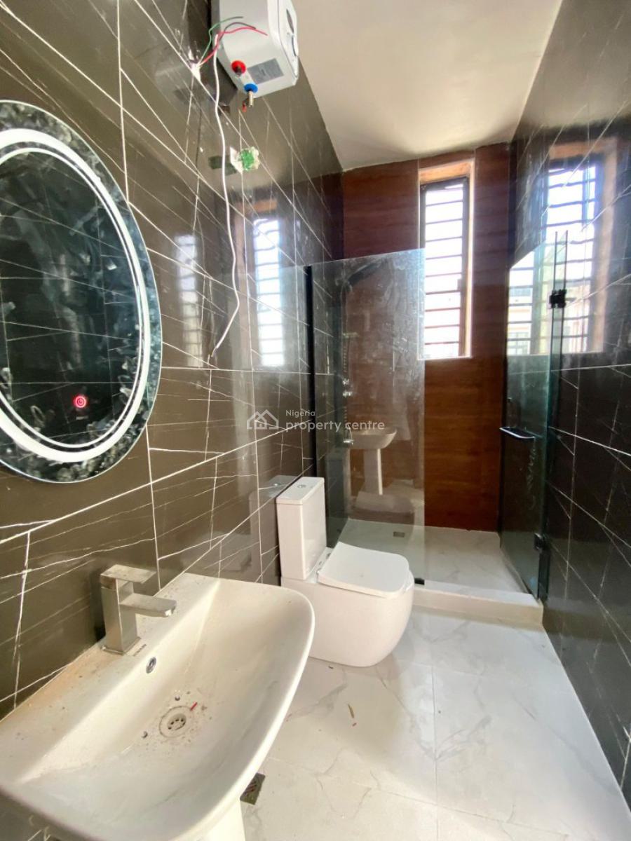 3 Bedrooms Terrace with, Ikota Gra, Lekki, Lagos, Terraced Duplex for Sale