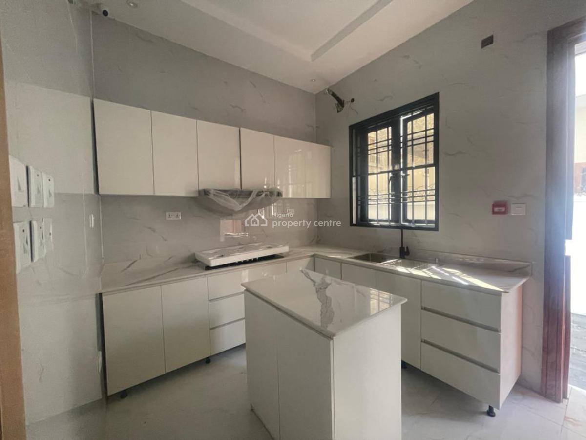 Spacious 5-bedroom Detached House with a 1-room Bq and Driveway, Lekki Phase 1, Lekki, Lagos, Detached Duplex for Rent