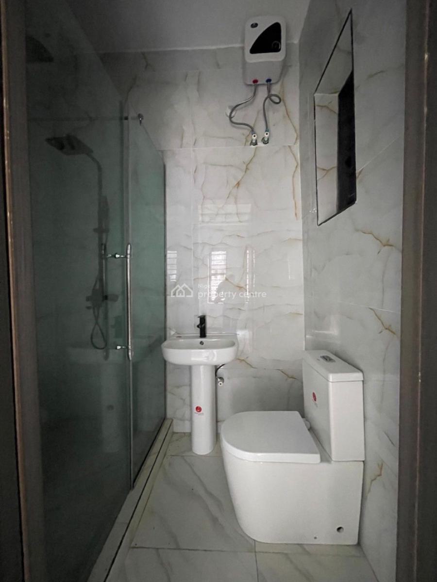 Stunning Budget Friendly 2 Bedroom Apartment in a Secured Estate., Lekki Phase 1, Lekki, Lagos, Flat / Apartment for Sale