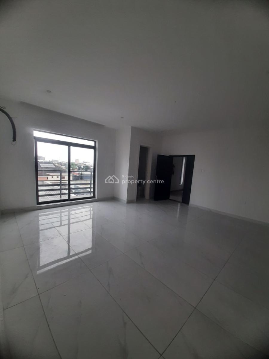 Newly Built and Serviced with Power Supply 3 Bedroom En-suite Flat, Lekki Phase 1, Lekki, Lagos, Flat / Apartment for Rent