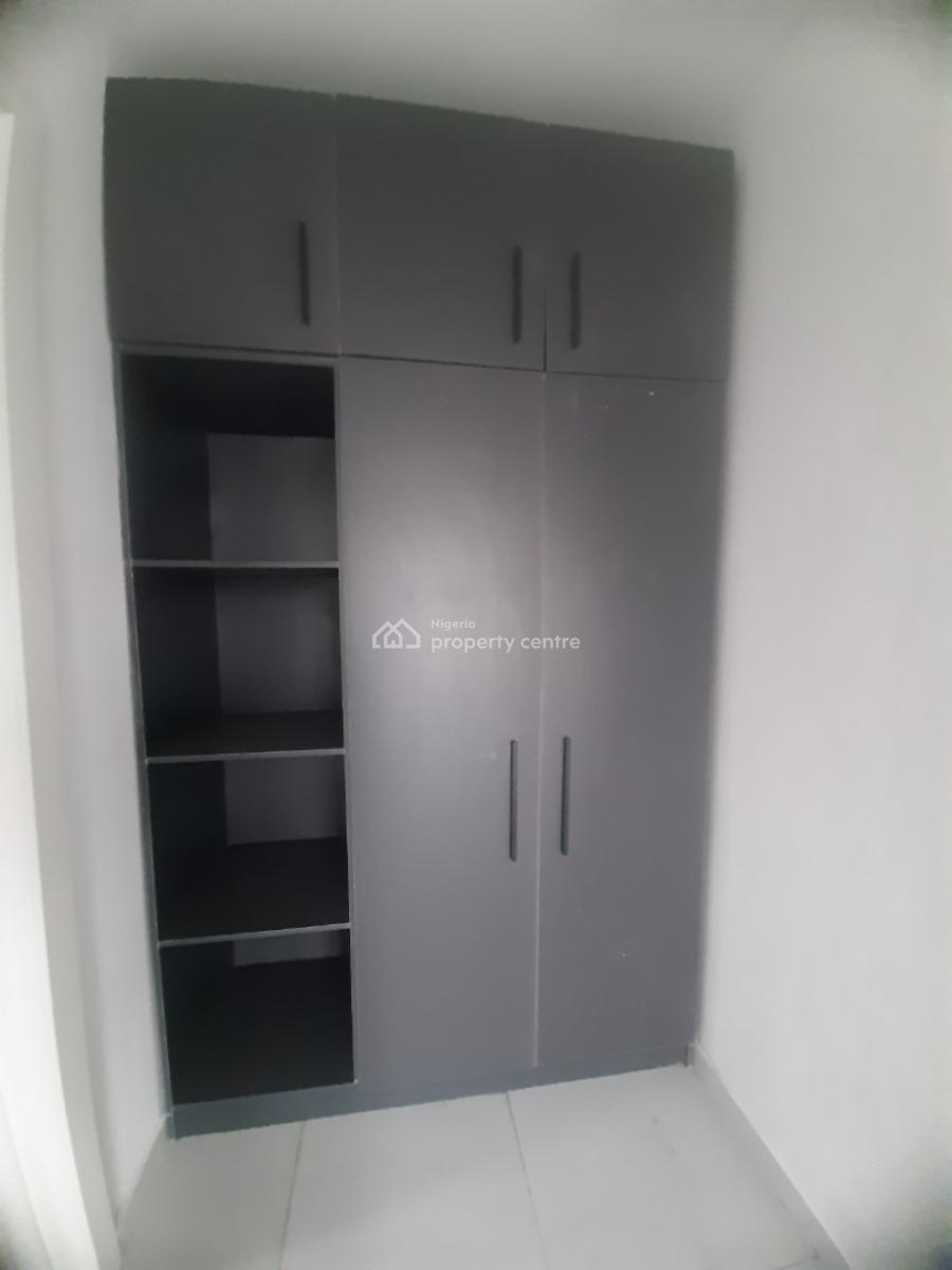 Newly Built and Serviced with Power Supply 3 Bedroom En-suite Flat, Lekki Phase 1, Lekki, Lagos, Flat / Apartment for Rent
