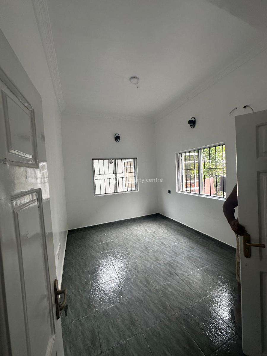 Spacious 2 Bedroom Apartment with Fitted Kitchen, Lekki Phase 1, Lekki, Lagos, Flat / Apartment for Rent