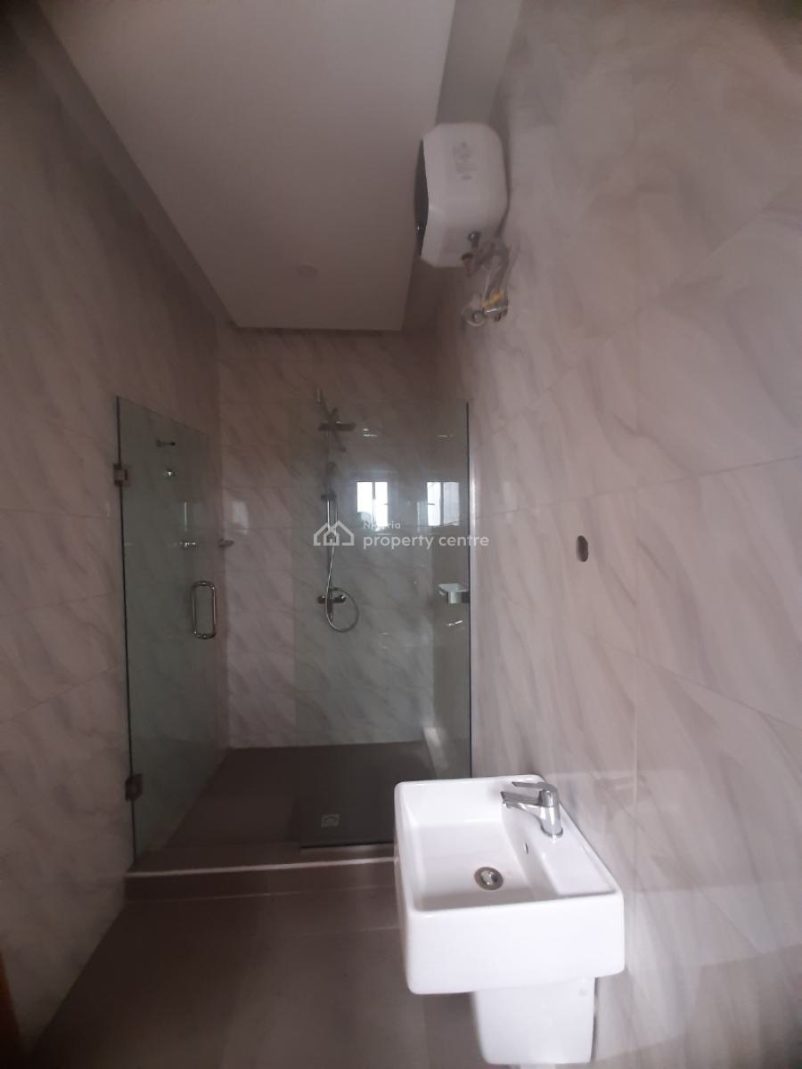 Newly Built and Serviced with 24/7 Power Supply 2 Bedroom En-suite Penthouse with Fitted Kitchen, Lekki Phase 1, Lekki, Lagos, Flat / Apartment for Rent