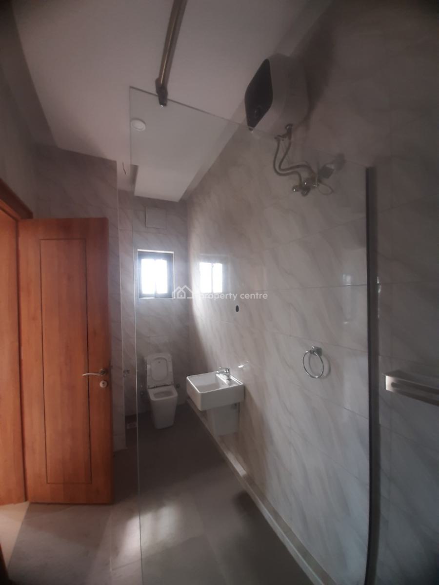 Newly Built and Serviced with 24/7 Power Supply 2 Bedroom En-suite Penthouse with Fitted Kitchen, Lekki Phase 1, Lekki, Lagos, Flat / Apartment for Rent