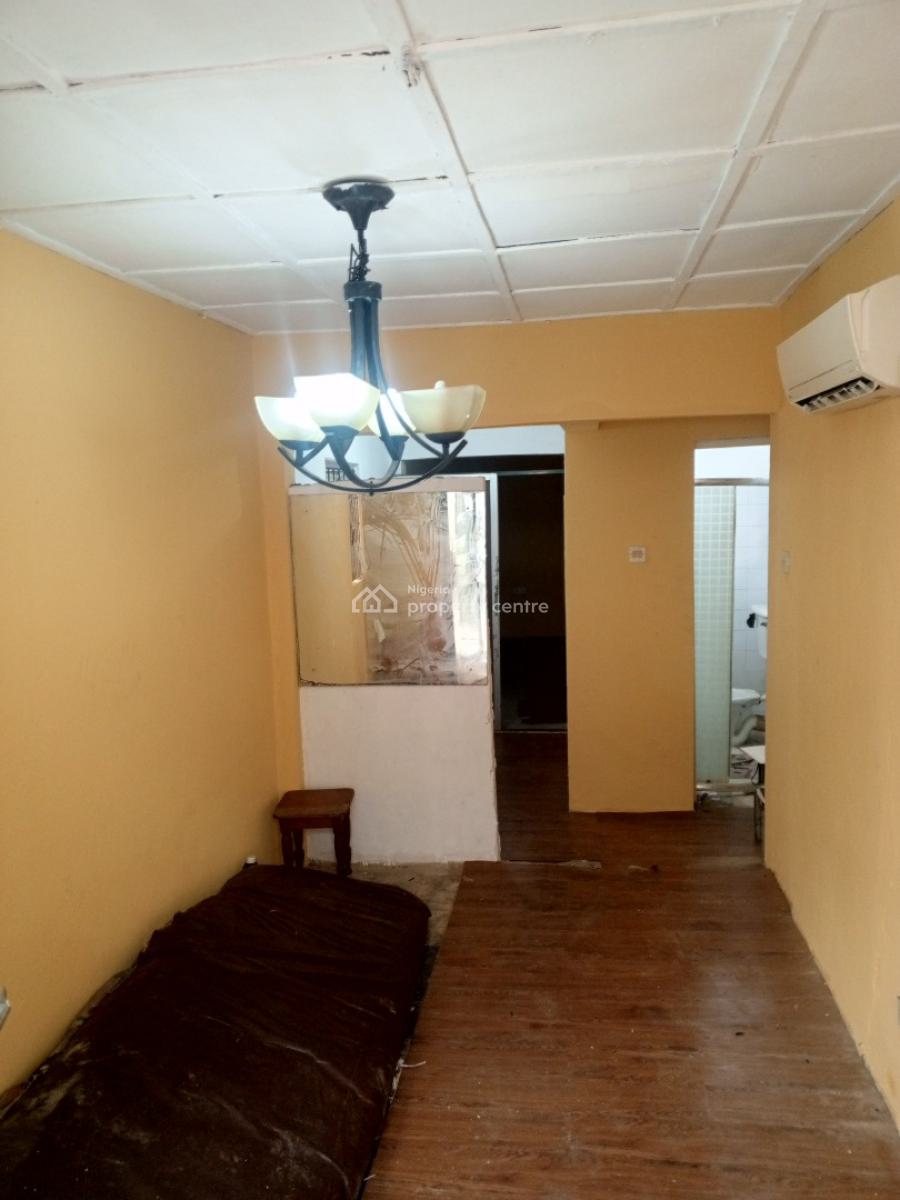 Luxury Self Service Mini Flat Office / Residential, Babatunde Ajous Street, Lekki Phase 1, Lekki, Lagos, Mini Flat (room and Parlour) for Rent