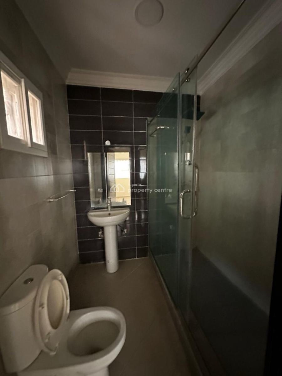 Neatly Built 3 Bedroom Apartment with Bq, Lekki Phase 1, Lekki, Lagos, Flat / Apartment for Rent