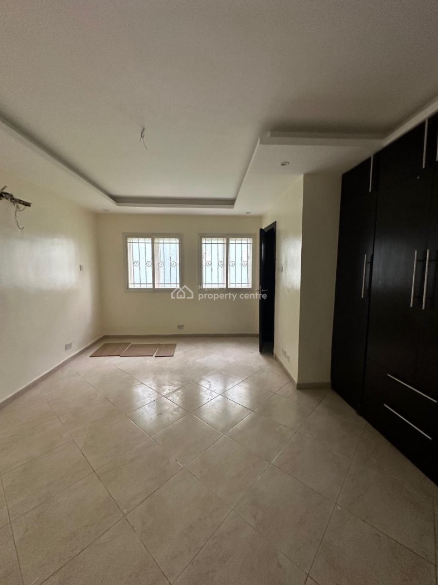 Neatly Built 3 Bedroom Apartment with Bq, Lekki Phase 1, Lekki, Lagos, Flat / Apartment for Rent