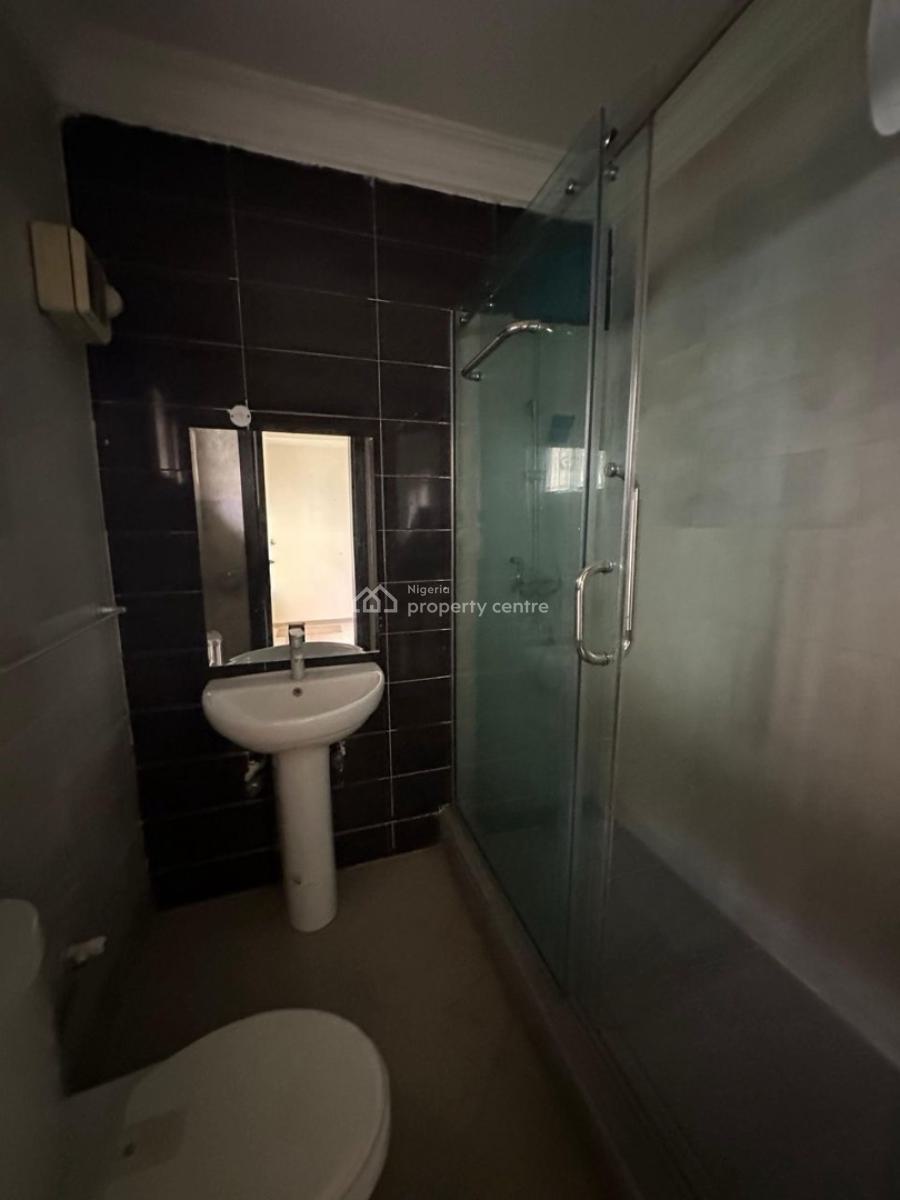 Neatly Built 3 Bedroom Apartment with Bq, Lekki Phase 1, Lekki, Lagos, Flat / Apartment for Rent