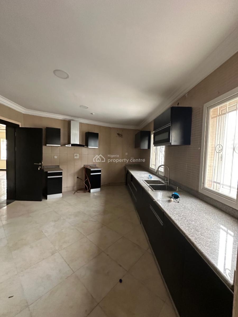 Nicely Built 2 Bedroom Apartment with Bq, Lekki Phase 1, Lekki, Lagos, Flat / Apartment for Rent
