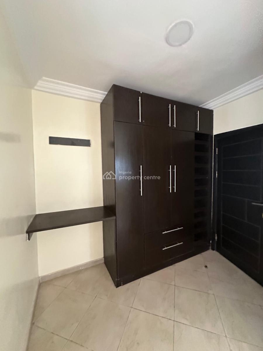 Nicely Built 2 Bedroom Apartment with Bq, Lekki Phase 1, Lekki, Lagos, Flat / Apartment for Rent