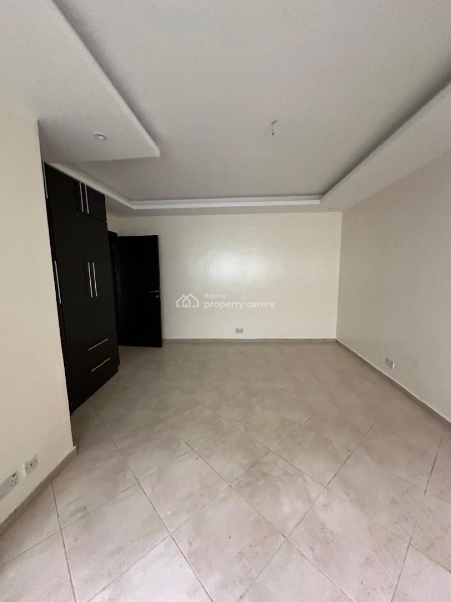 Nicely Built 2 Bedroom Apartment with Bq, Lekki Phase 1, Lekki, Lagos, Flat / Apartment for Rent