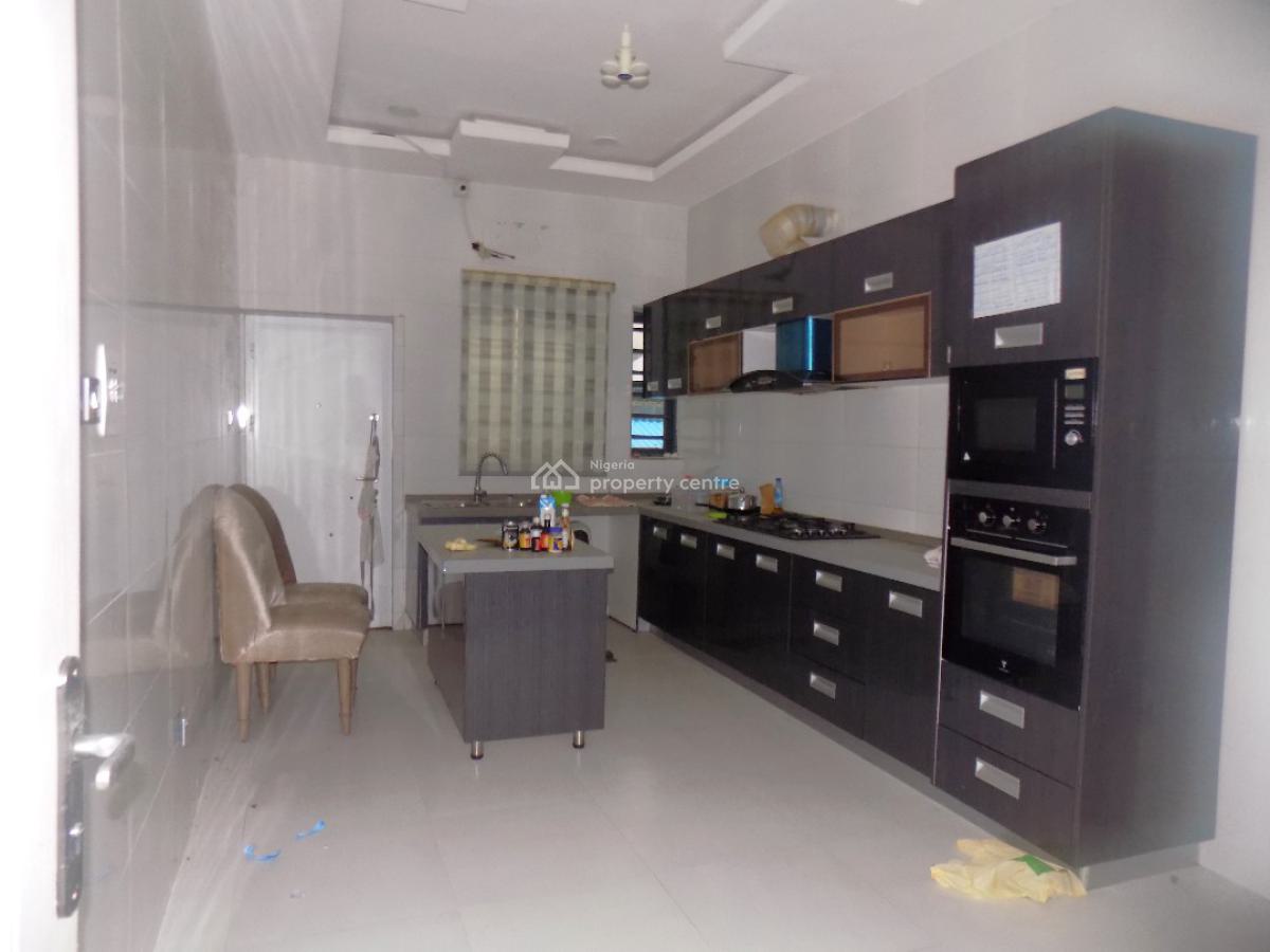 Distress & Clean 4 Bedroom Semi Detached with Bq, Ologolo, Lekki, Lagos, Semi-detached Duplex for Sale