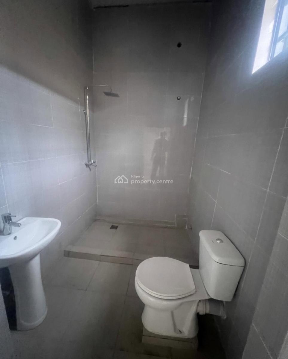 Lovely 2 Bedroom Apartment with Bq, Ologolo, Ologolo, Lekki, Lagos, Block of Flats for Sale