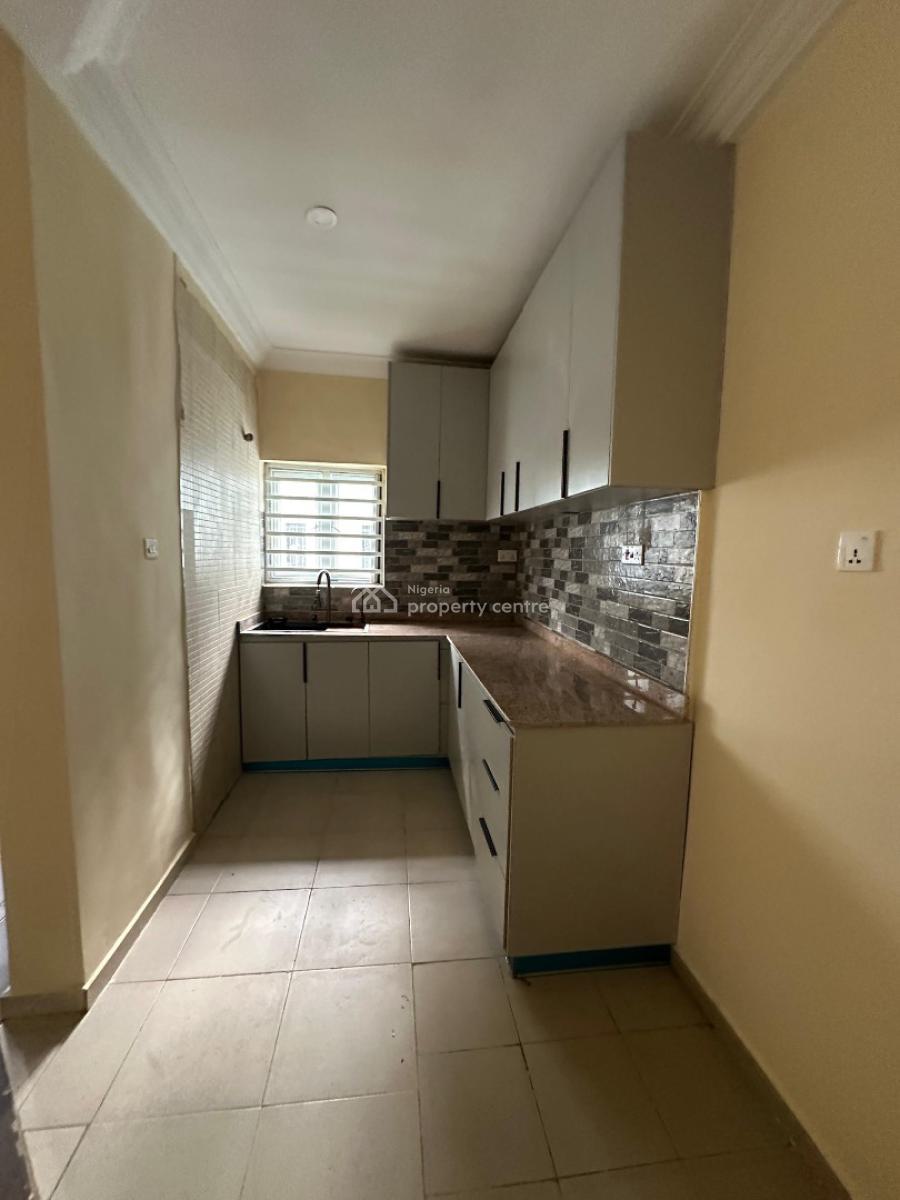 Well Built 2bedroom Apartment, Lekki Phase 1 Lagos, Lekki Phase 1, Lekki, Lagos, Flat / Apartment for Rent