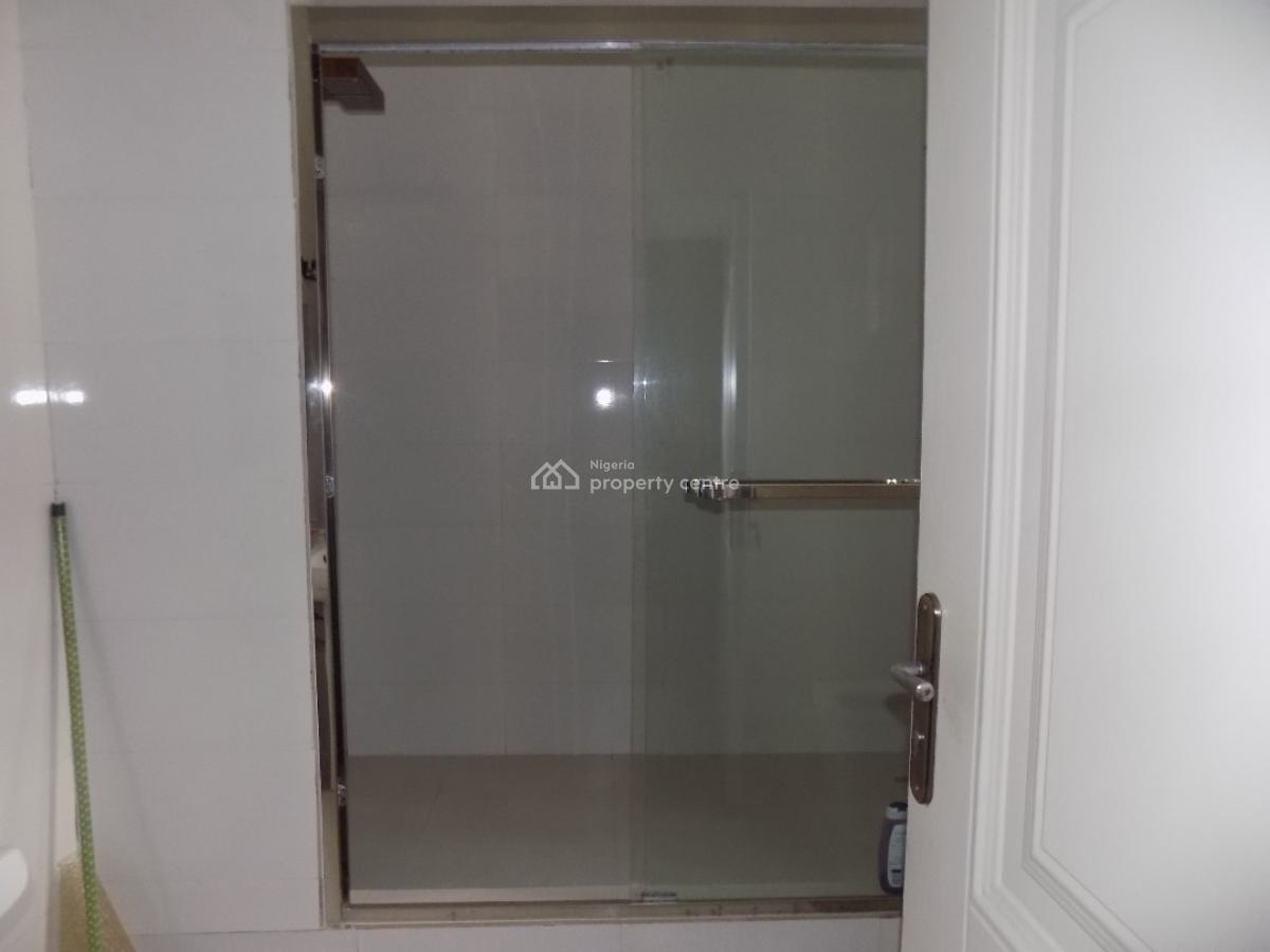 4 Bedroom Duplex with Bq on Distress, Ologolo, Lekki, Lagos, Semi-detached Duplex for Sale