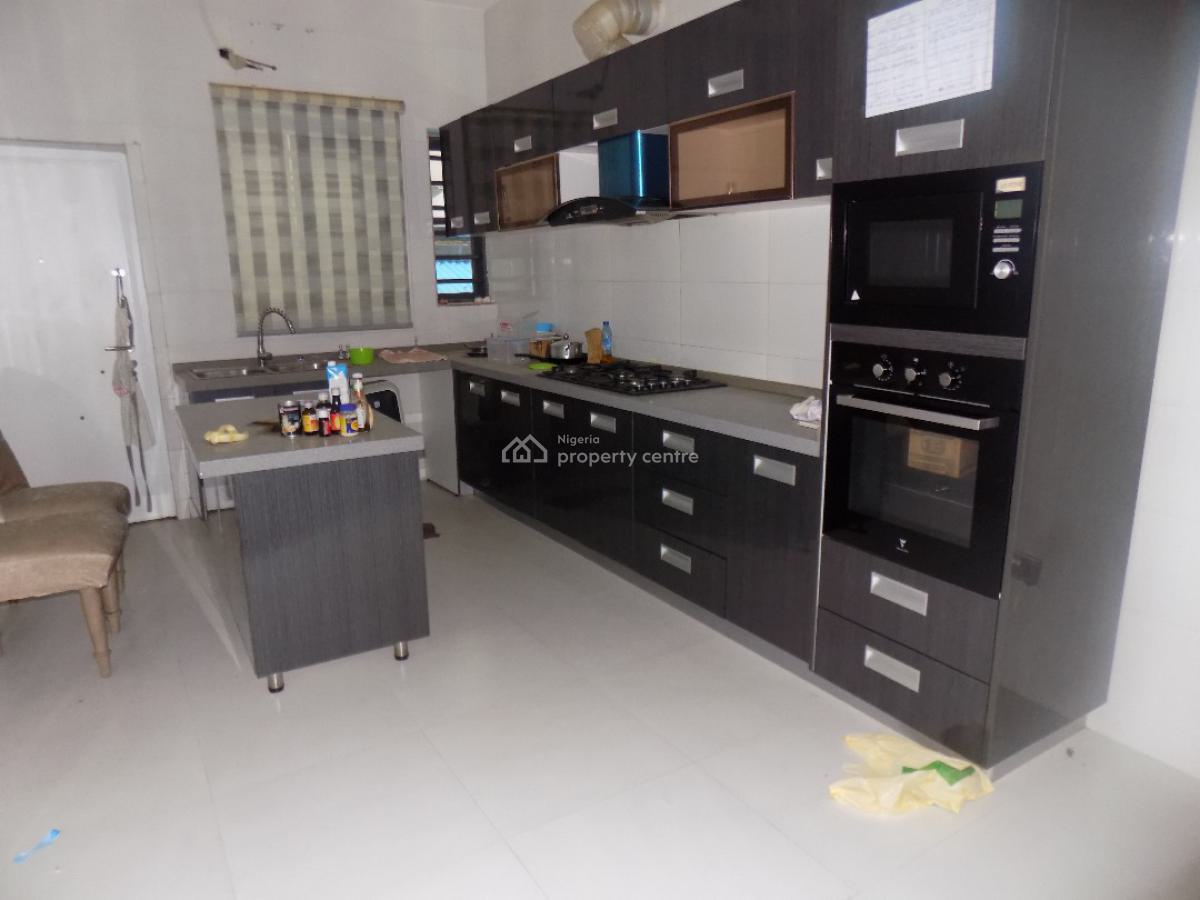 4 Bedroom Duplex with Bq on Distress, Ologolo, Lekki, Lagos, Semi-detached Duplex for Sale