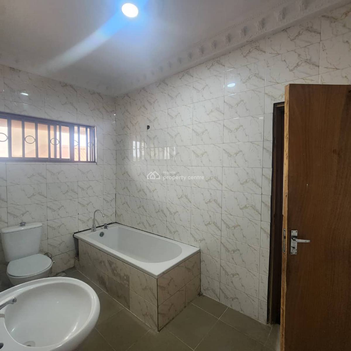 5 Bedroom Semi Detached Duplex, Peace and Progress Estate, Akobo, Ibadan, Oyo, Block of Flats for Sale