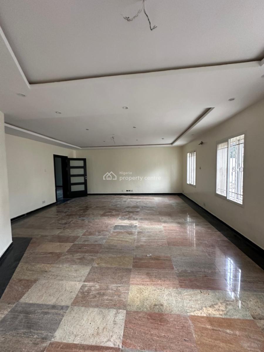 Neatly Built 3 Bedroom Apartment with Bq, Lekki Phase 1, Lekki, Lagos, Flat / Apartment for Rent