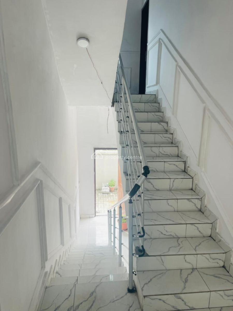 3bedroom Flat Upfloor, Osapa, Lekki, Lagos, Flat / Apartment for Rent