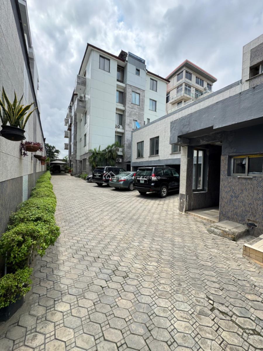 Fully Service 3bedroom Maisonette with Bq at Onikoyi, Onikoyi Banana Island Road, Ikoyi, Lagos, House for Rent
