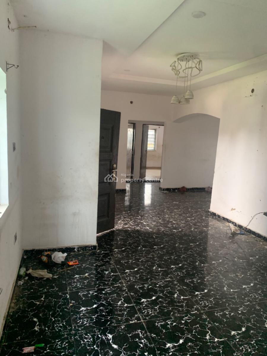 Luxury 2bedroom Flat Upstairs, Mobil Road Ilaje, Ajah, Lagos, Flat / Apartment for Rent