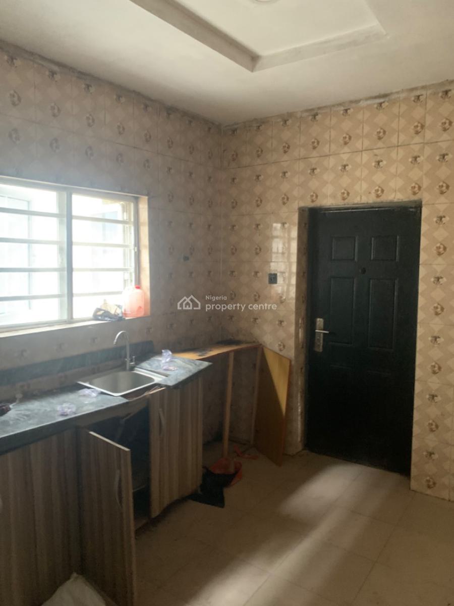 Luxury 2bedroom Flat Upstairs, Mobil Road Ilaje, Ajah, Lagos, Flat / Apartment for Rent