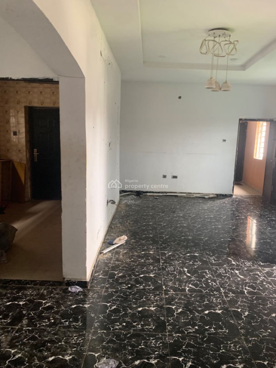 Luxury 2bedroom Flat Upstairs, Mobil Road Ilaje, Ajah, Lagos, Flat / Apartment for Rent